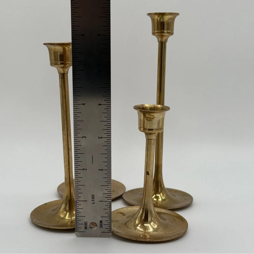 set of four brass candlesticks of varying heights holiday vintage cottagecore - Picture 6 of 7